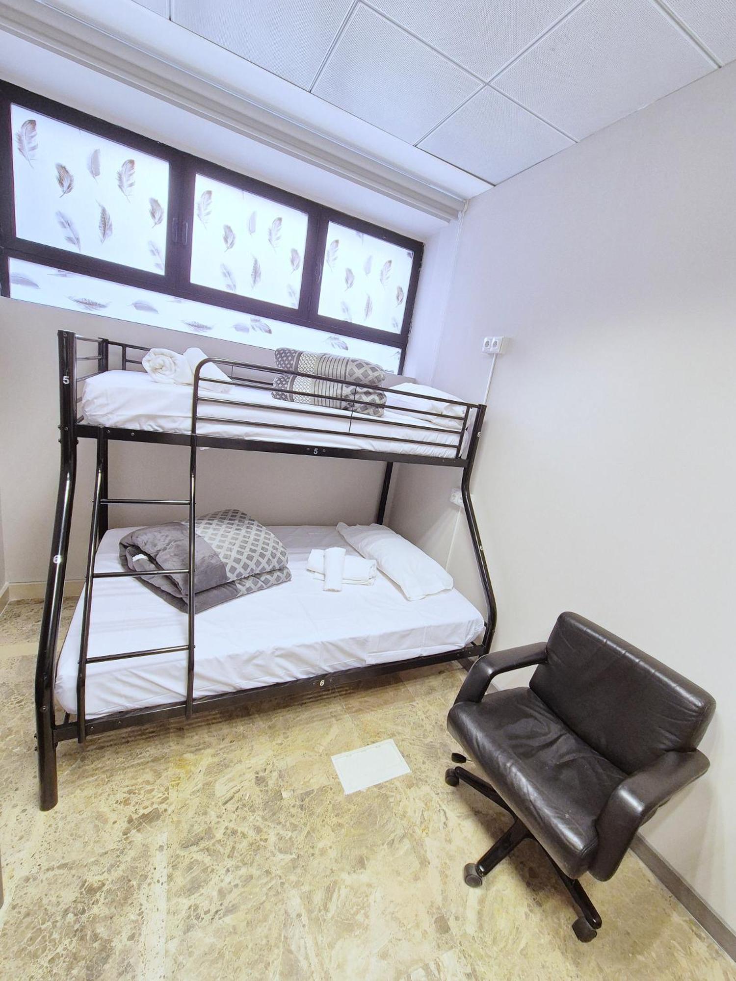 Lai Hostel Madrid Exterior photo